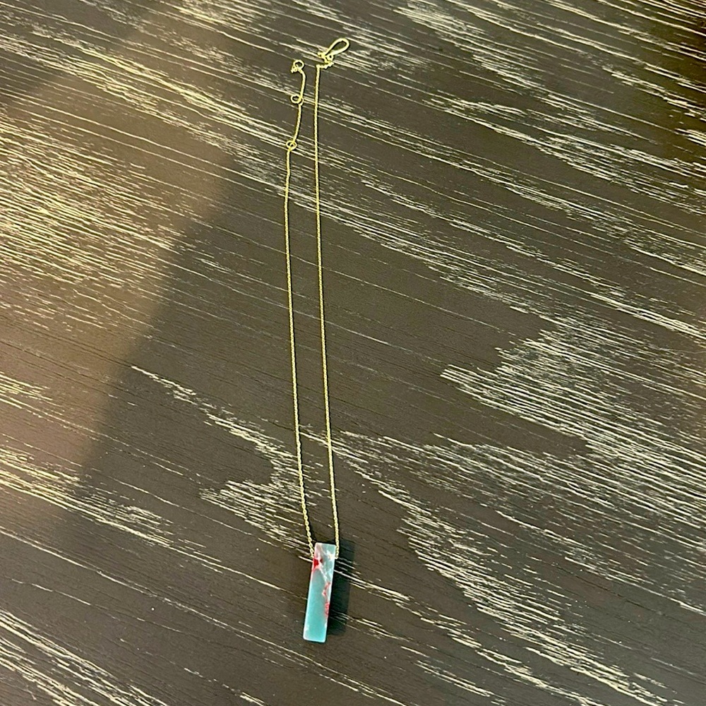 Crystal necklace with gold chain